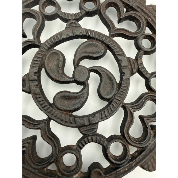 Vintage 1950s "Tulip" Black Cast Iron Trivet Footed w/Hearts Pattern 6x9.25" - Picture 2 of 4